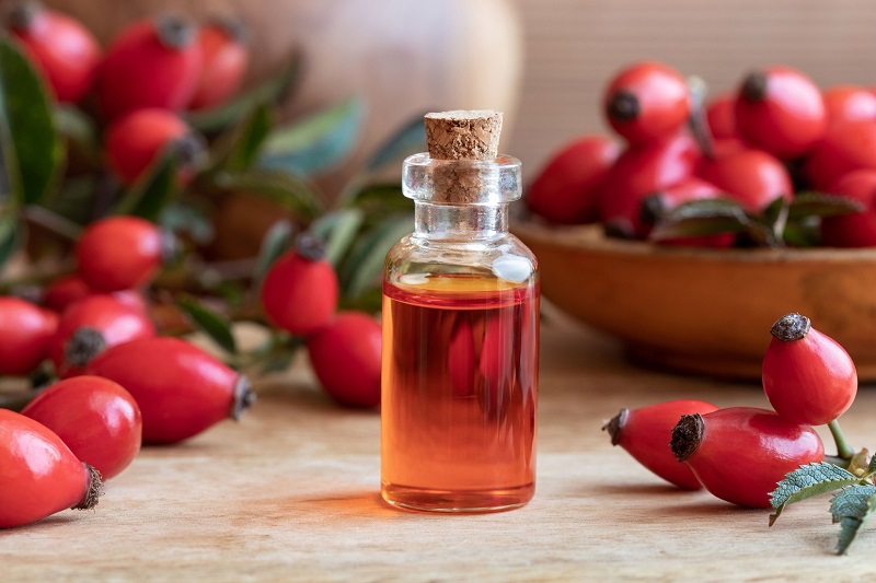  آشنایی با خواص درمانی روغن گل رز در طب سنتی