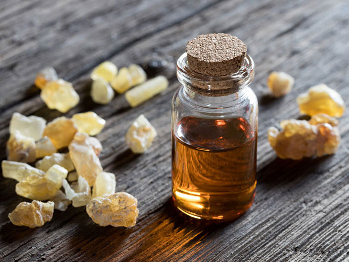  آشنایی با خواص درمانی عرق و روغن کندر در طب سنتی